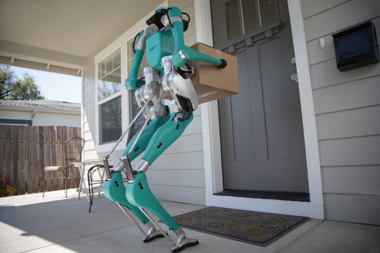 Ein Roboter als Postbote: Ford und Agility Robotics erforschen die autonome Auslieferung von Waren