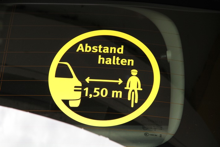 Drei neue Autoaufkleber für sicheres Verhalten im Straßenverkehr Drei neue Autoaufkleber für sicheres Verhalten im Straßenverkehr