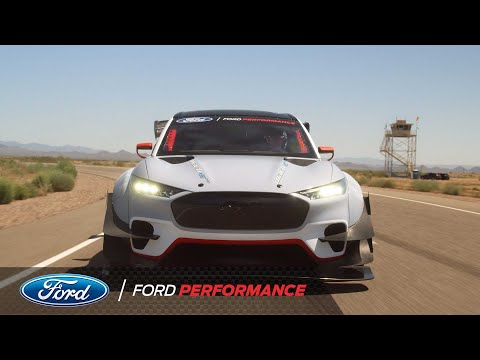 Ford Mustang Mach-E 1400: Voll-elektrische „Straßen-Rakete“ für den Einsatz im Rennsport