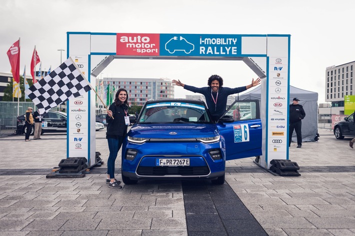 Unter Strom: 5. i-MOBILITY-Rallye für Autos mit alternativen Antrieben startet morgen mit einem Rekordstarterfeld