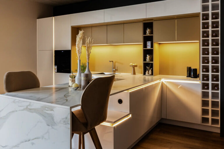 Planung mit Herz: Thoki Küche & Weinkonzept für deinen Wohnraum