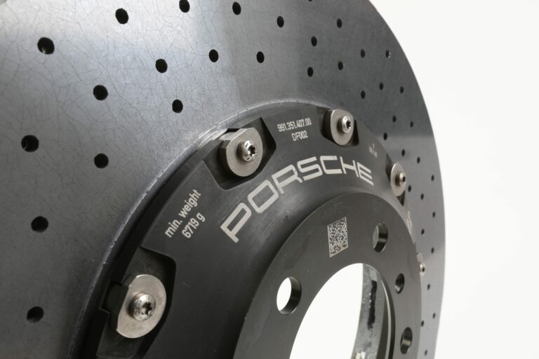 Die Vorzüge der Wiederaufbereitung von Carbon-Keramik-Bremsscheiben: Einsparungen und Umweltfreundlichkeit