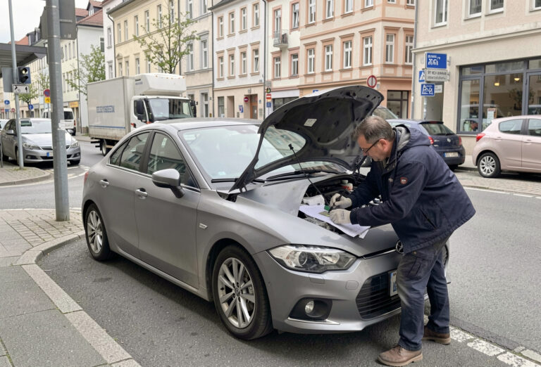 Nachhaltige Autoverschrottung für E-Fahrzeuge: Welche Schritte sind notwendig für eine umweltgerechte E-Auto Entsorgung?